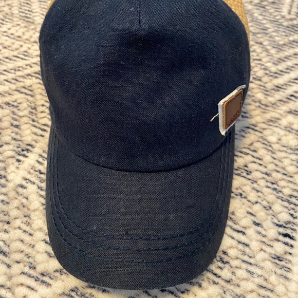 Cute Roxy Hat - Picture 2 of 4